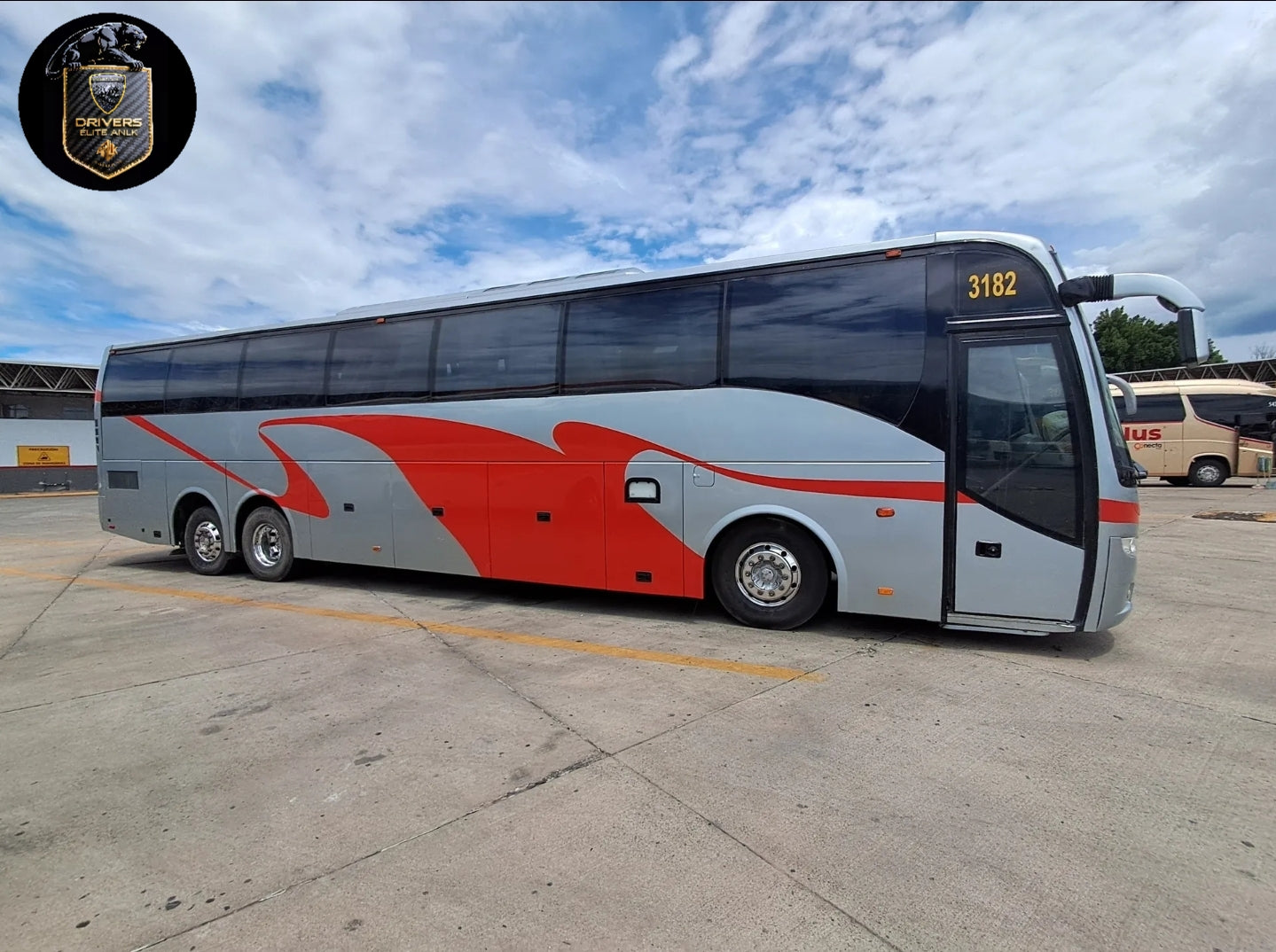 Autobús Volvo 9700 Año 2009 6×2 De 3 Ejes Con Capacidad para 47 Personas